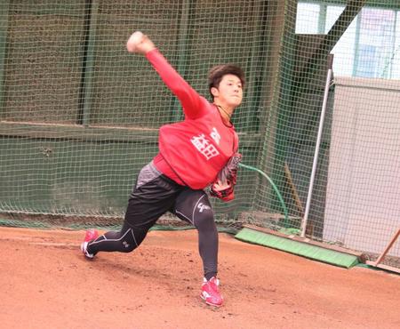 　新人合同自主トレで初めてブルペン入りした益田（撮影・向亮祐）