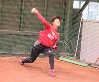 　新人合同自主トレで初めてブルペン入りした益田（撮影・向亮祐）