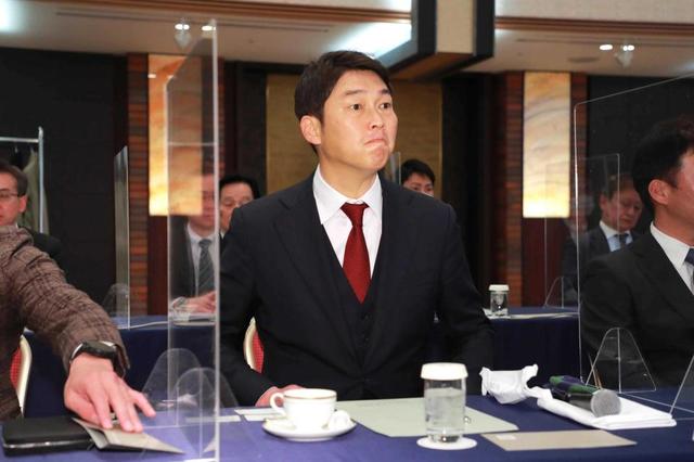 カープ新井監督　高津先輩にリベンジ　打倒ヤクルト！現役時代の借りも監督で返す