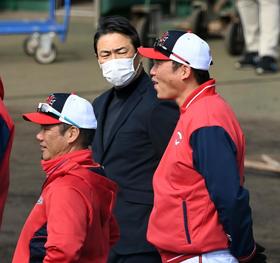 広島・黒田球団アドバイザー合流　新井監督は選手に“質問攻め指令”「全てが『生きたお手本』」