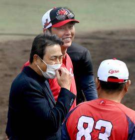 黒田アドバイザー　広島・新井監督にだけ内緒でサプライズ合流　球場もびっくり騒然