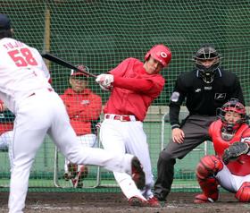 広島・秋山が初実戦でさすがの一発　紅白戦でチーム１号
