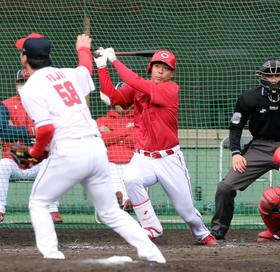 広島“チーム１号”の秋山翔吾「いろんな狙いを持ってやれた」キャンプ初実戦で貫禄の一打
