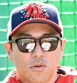 広島・黒田アドバイザーのグラサンに映るのは…