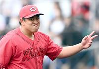 　３回、古巣・巨人相手に無失点に抑えた戸根（撮影・田中太一）