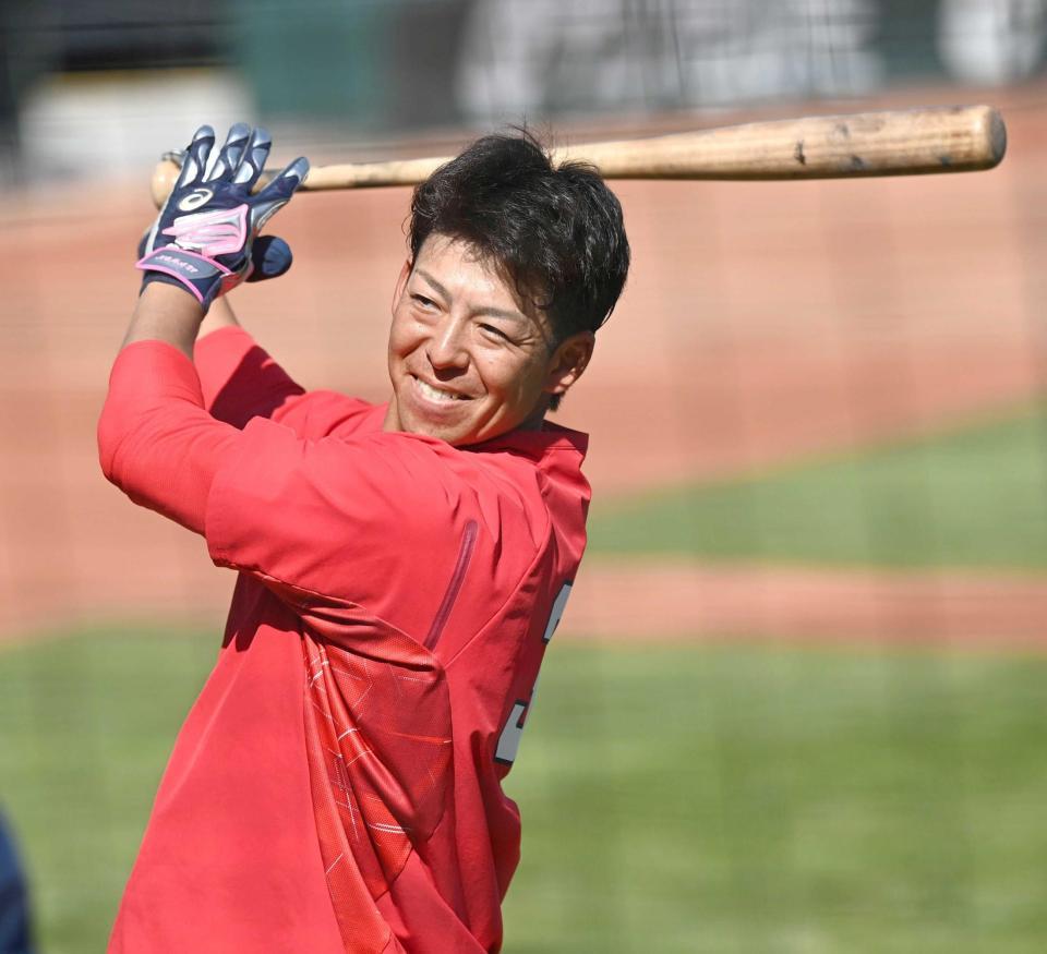 　打撃練習をする野間（撮影・田中太一）