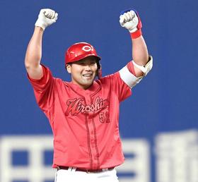 カープ末包　開幕１軍つない打　〝新井の教え〟徐々に浸透「ギリギリ残っていけたら」