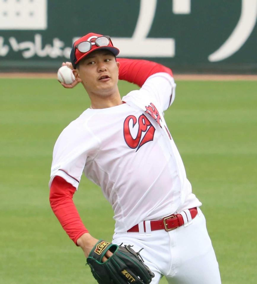 　キャッチボールをする森