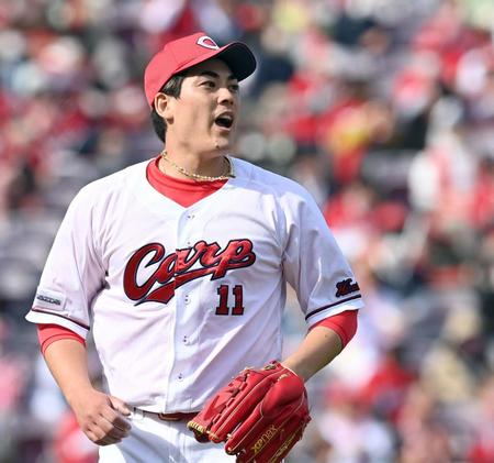 　７回、若月を打ち取り、声を出しながらベンチへ戻る九里（撮影・田中太一）