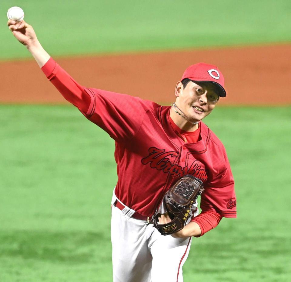 　ソフトバンク打線相手に力投する大瀬良