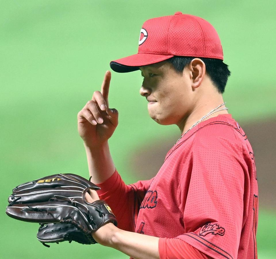 　１回、ソフトバンク打線を相手に気合の表情を浮かべる大瀬良（撮影・田中太一）