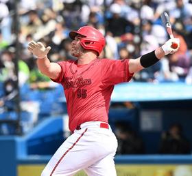 広島・デビッドソンが来日１号「やっと一塁ベースを、全部のベースを踏めて良かった」