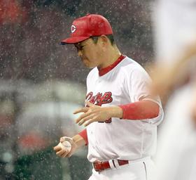 初勝利の広島・新井監督　田中、会沢のスタメン起用を説明「広輔はずっと調子が良かった」【一問一答】