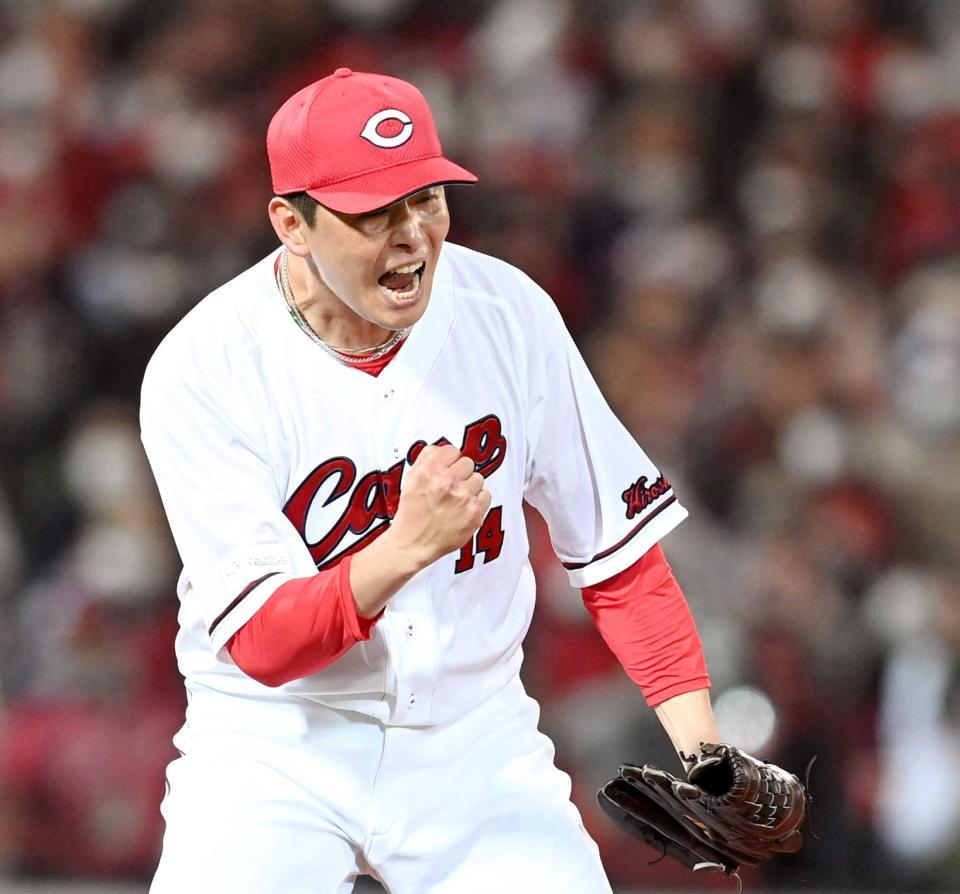 　６回、ブリンソンを三振に仕留め、雄たけびをあげる大瀬良（撮影・田中太一）