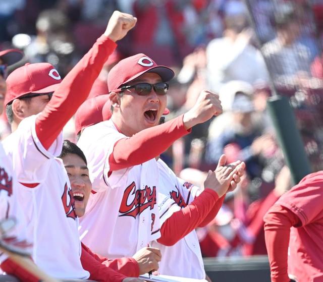 広島　今季初の４連勝で勝率５割　田中が２シーズンぶり一発　新井監督「僕もうれしい」