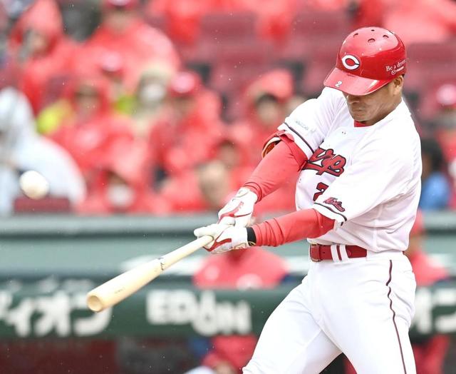 広島・田中広輔が同点満塁弾「思い切っていきました」ファンもベンチも総立ち、新井監督もヘルメットを叩き称賛