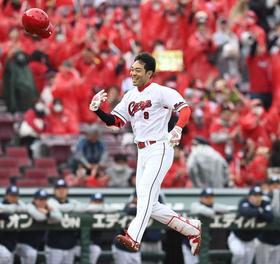 秋山　移籍後初サヨナラ弾　３５歳誕生日の“前祝い”だ　マツダ６連勝で広島２位タイ浮上