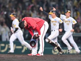 広島　チーム初犠打も実らずサヨナラ負けで首位陥落　新井監督「そりゃ打たれることもある」