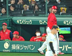 カープ新井監督　新助っ人不振でも信じる　デビッドソン７試合１安打も「慣れるまでは」起用明言