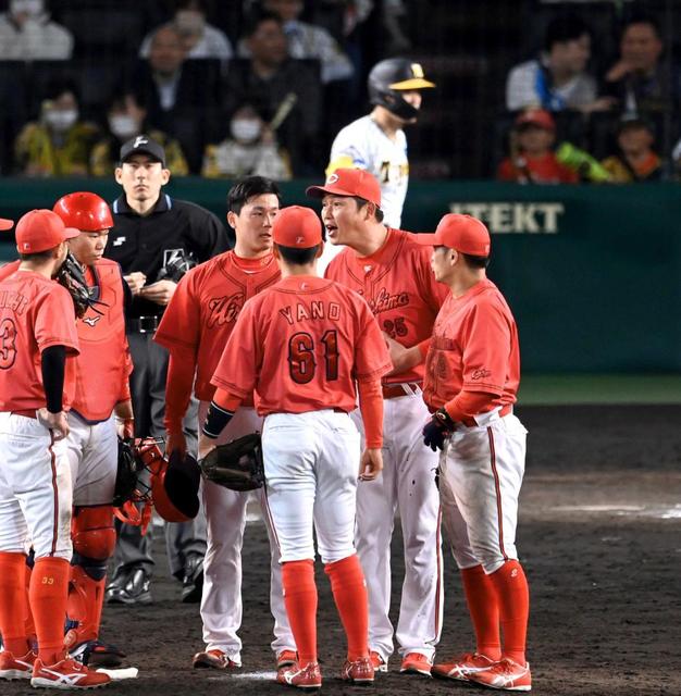 松山Ｖ撃で新井カープ甲子園初勝利　九回マウンドで栗林にゲキ「おまえで打たれたら本望」