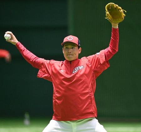 　キャッチボールで調整する栗林（撮影・田中太一）