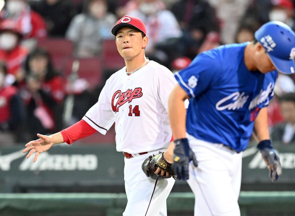 　３回、福永に適時打を許し２点目を献上する先発の大瀬良（撮影・田中太一）