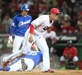 広島・大瀬良、離脱か　四回、ベースカバーでアクシデント左太もも裏違和感　２７日検査「そんなに深刻に捉えていない」