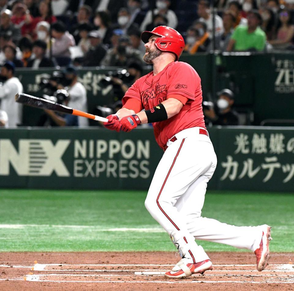 　２回、先制の５号ソロを放つデビットソン（撮影・佐藤厚）