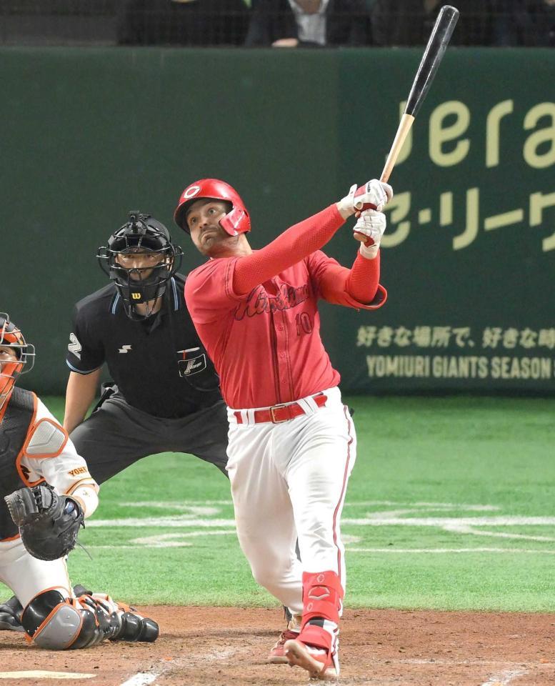 　６回、３ランを放つマクブルーム