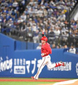 広島・坂倉　満塁弾＆５打点！九回猛攻、山崎撃ち！ＤｅＮＡ止めた　新井監督「ここ数試合は彼本来の打撃」