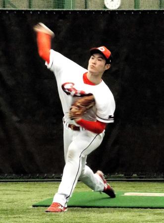 　シート打撃に登板した斉藤