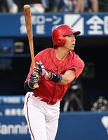 　１回、二塁打を放つ野間（撮影・金田祐二）