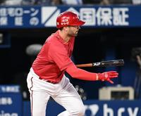 ２回、左前に適時打を放つマクブルーム（撮影・金田祐二）