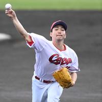 　実戦で力強い球を投げる河野
