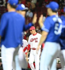 広島・新井監督　乱調のコルニエルに注文「もう少し荒々しさを」３カード連続負け越しで借金生活