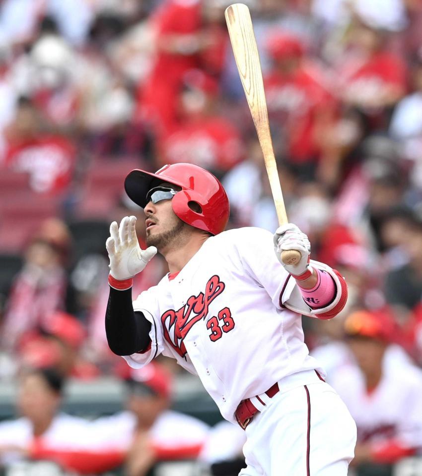 　１回、先制の３号ソロを放つ菊池