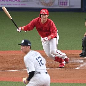 広島が先制　坂倉が安定感抜群のオリ山下舜平大から適時打「コルが頑張って投げているので点取ることが出来て良かった」