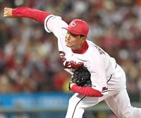 　７回を無失点に抑える栗林（撮影・田中太一）