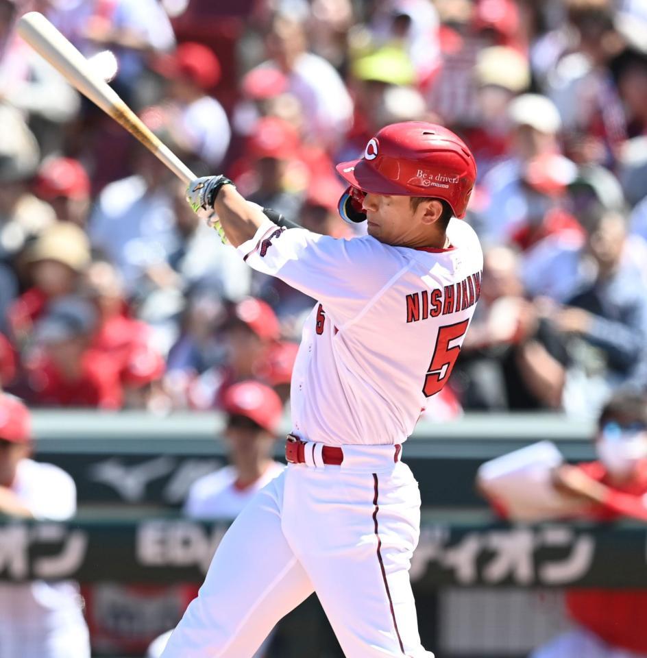 　１回、先制適時打を放つ西川（撮影・田中太一）