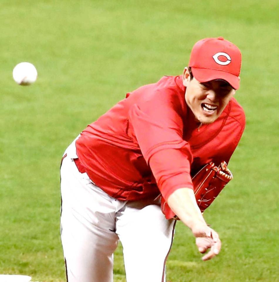 　日本ハム打線相手に気迫の投球を見せる九里（撮影・中島達哉）