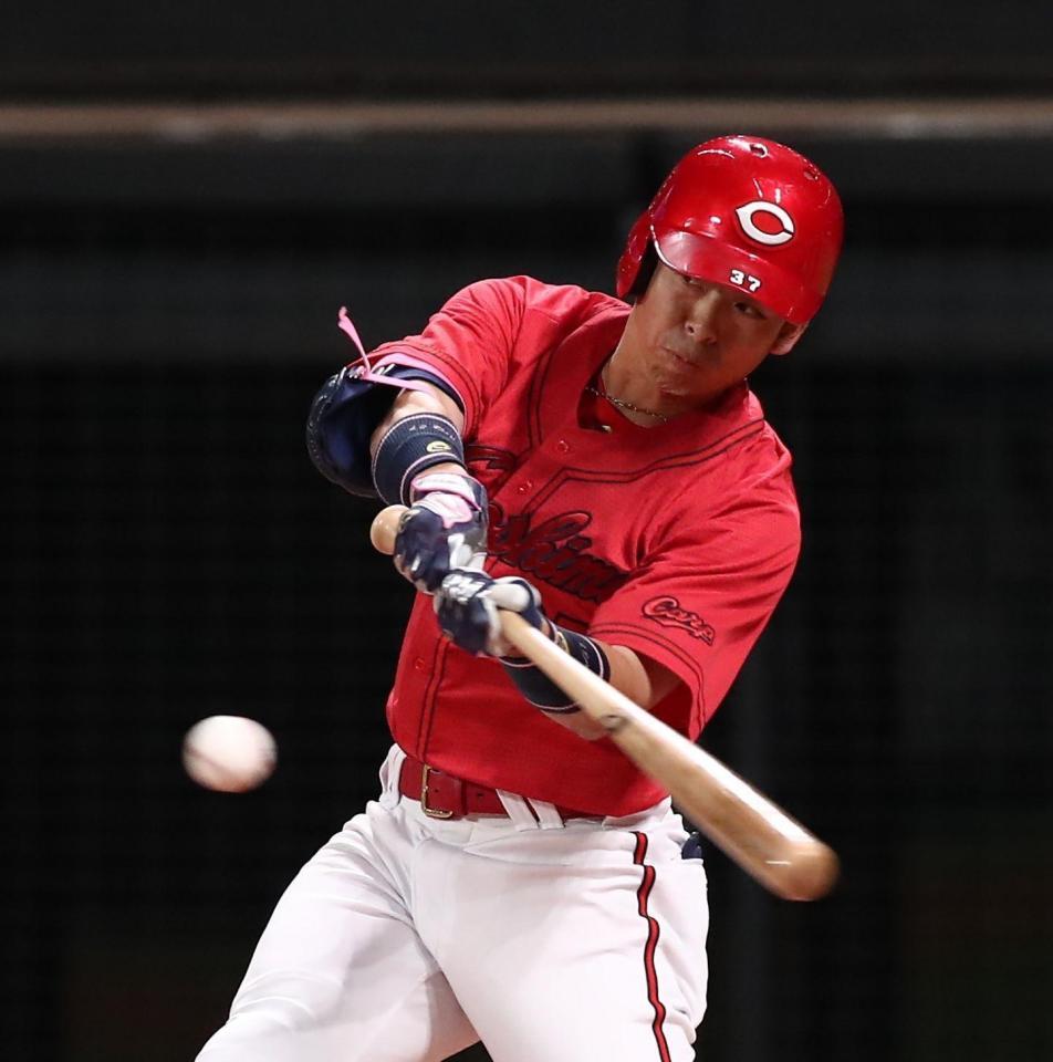 　５回、適時打を放つ野間（撮影・中島達哉）