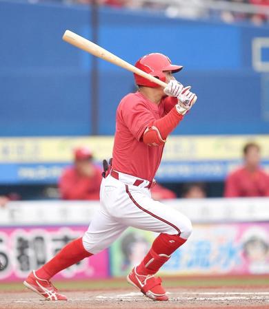 　８回、中前２点適時打を放つ田中（撮影・開出牧）