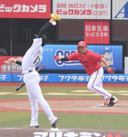 広島　五回先頭の松山が内野安打で佐々木朗のパーフェクト逃れる