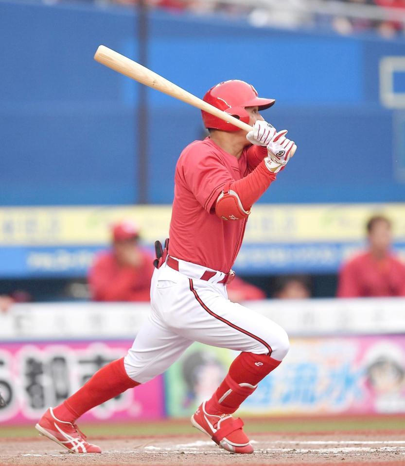 　８回、中前２点適時打を放つ田中（撮影・開出牧）