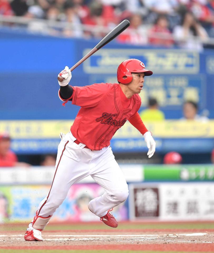 　９回、右前適時打を放つ秋山（撮影・開出牧）