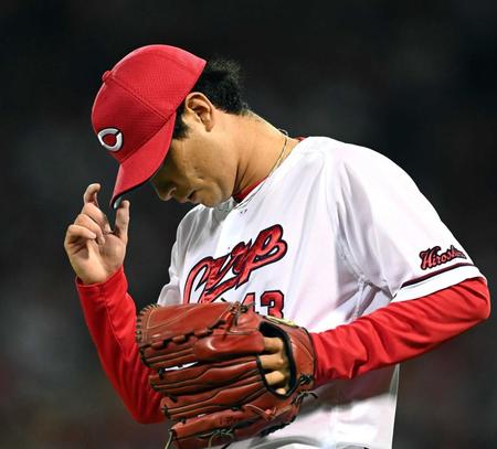 　８回、連打を許しマウンドで苦しむ島内（撮影・田中太一）