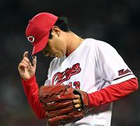 　８回、連打を許しマウンドで苦しむ島内（撮影・田中太一）