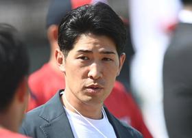 客席のカープＯＢ２人組が中継に映り込む　帽子＆サングラスで変装もファン反応「目立ってましたよ」