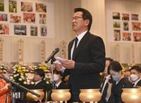 　涙をこらえながら弔辞を読む大野豊氏（撮影・田中太一）