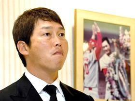カープ新井監督　死去当日のウイニングボールを遺族に　北別府氏の通夜参列「見守ってくれている」